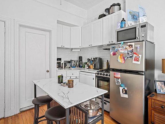 4th image of 104 W 73rd St APT 3B