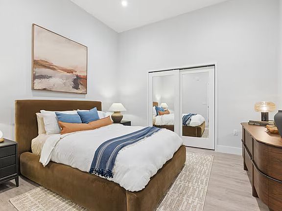 2nd image of 290 Coles St #1444