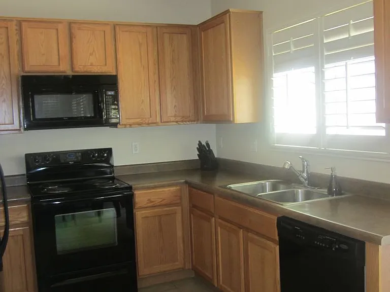 1631 W Blue Horizon St — Photo 3