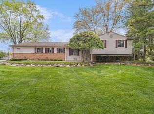 6120 Sandshores Dr, Troy, MI