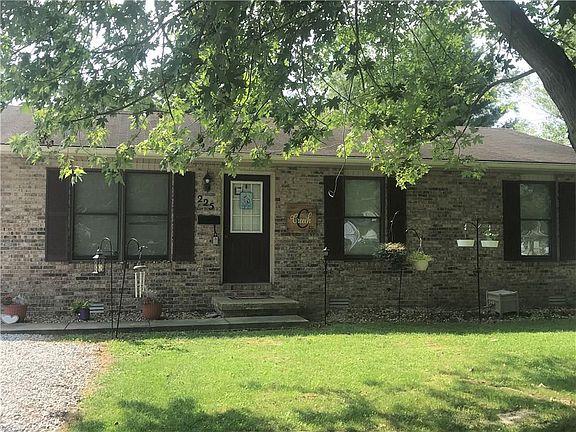 2nd image of 225 Sunnyside Dr