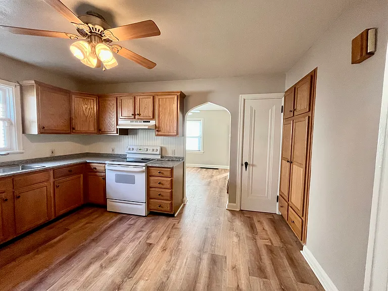 223 Linwood Ave NW — Photo 14
