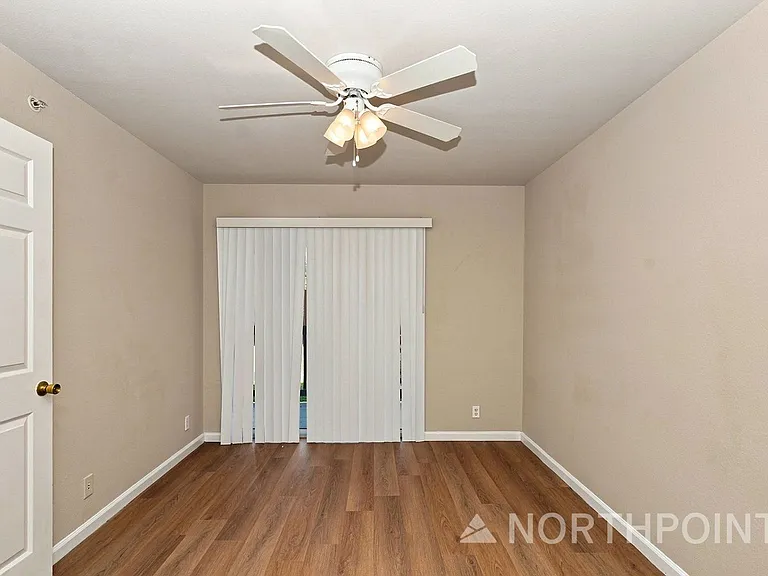 413 Lion Dr — Photo 13
