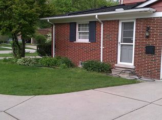 23711 Riverview Dr, Southfield, MI 48034