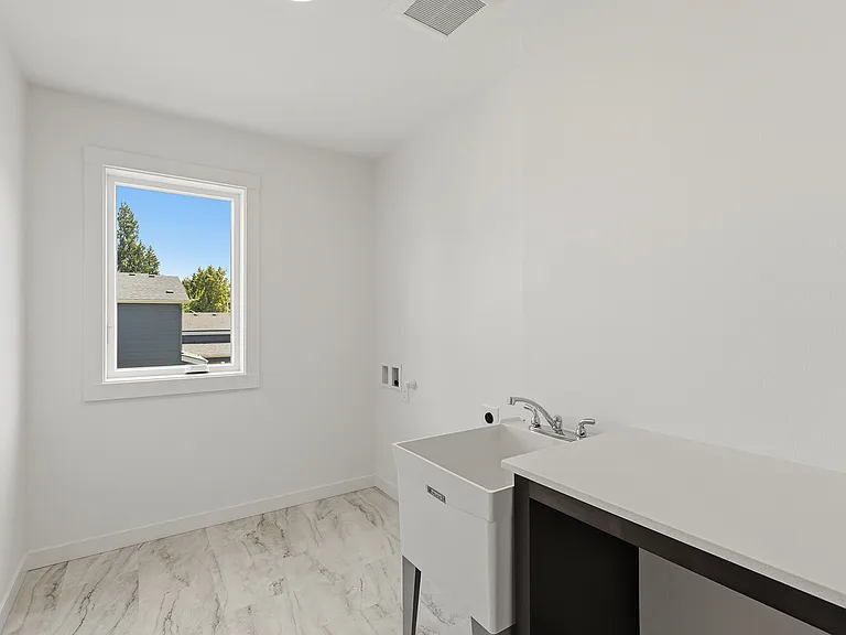 5007 NE 71st St — Photo 37