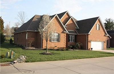 2nd image of 121 Glen Oaks Ct
