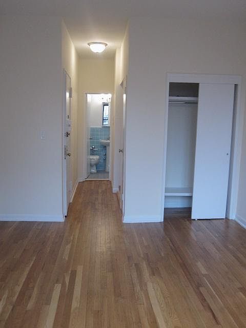 2nd image of 400 E 86th St