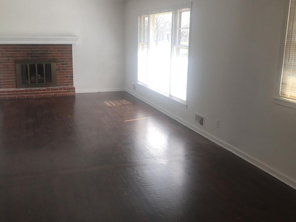 1st image of 1300 NE 42nd Ter