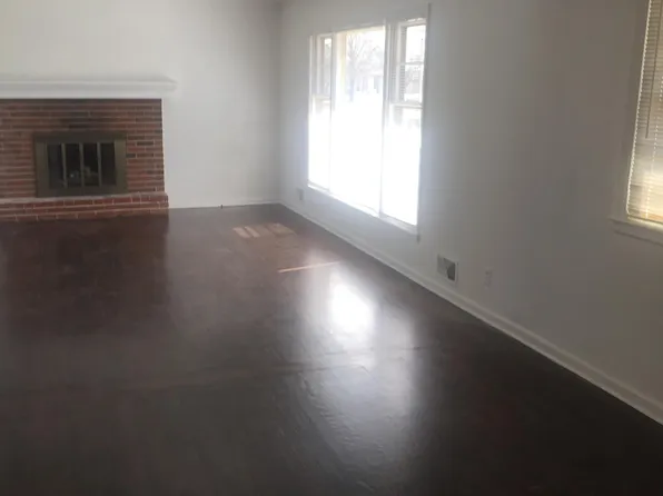 1300 NE 42nd Ter, Kansas City, MO 64116