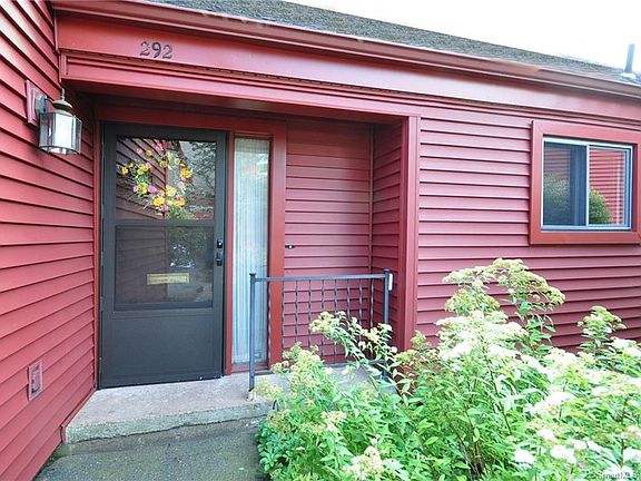 3rd image of 292 Hollister Way W #292