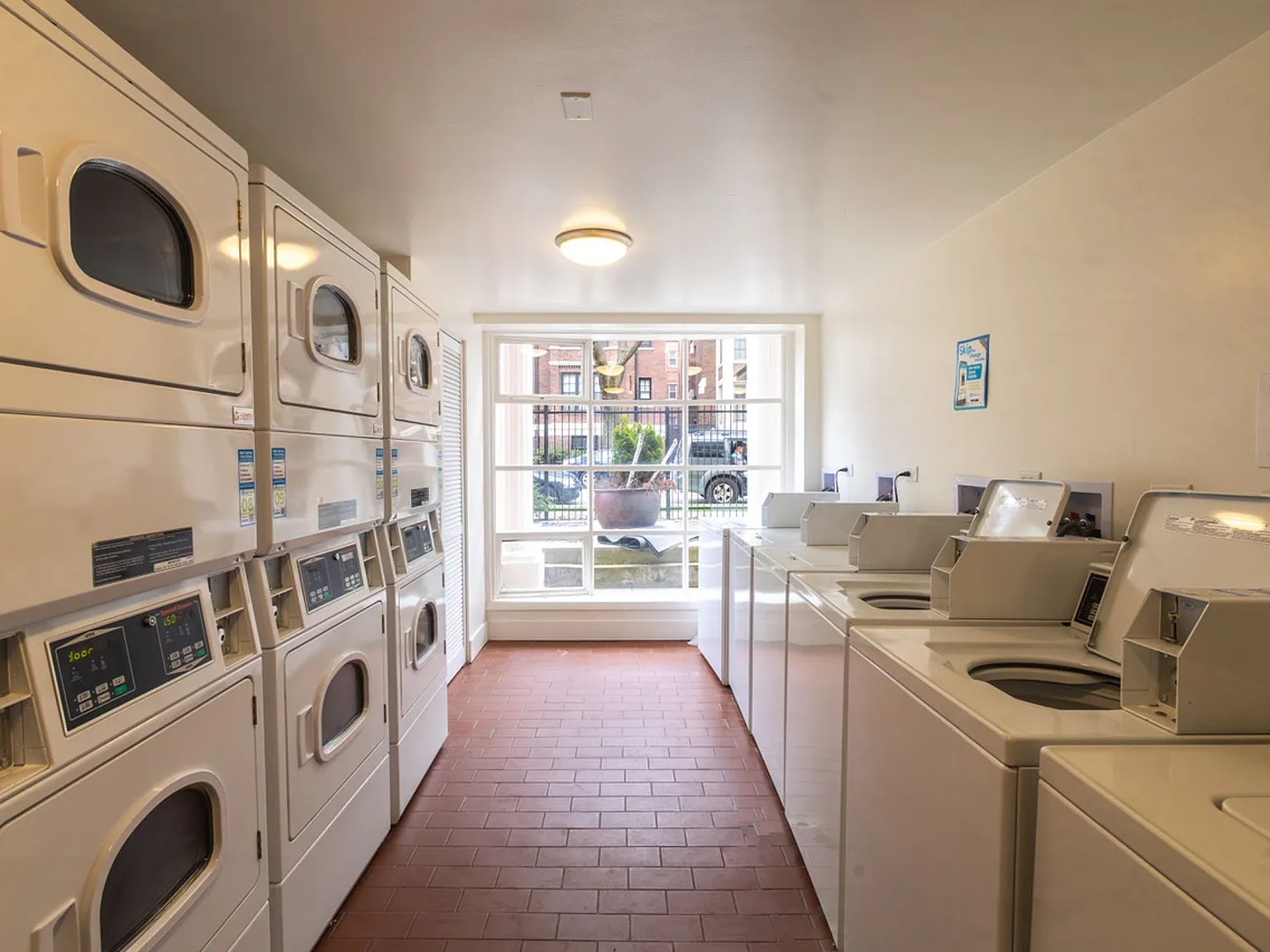 1111 W. Hollywood Ave — Photo 4