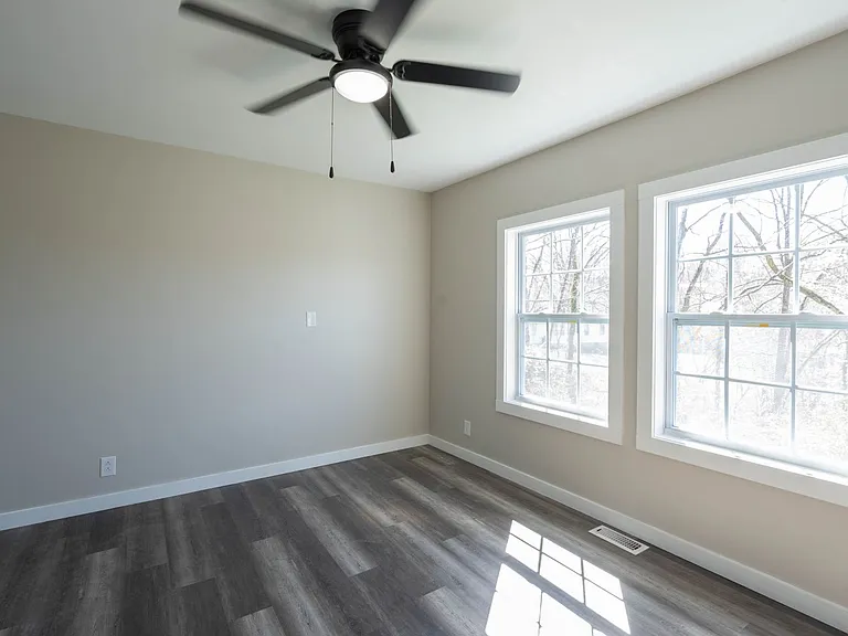 306 Martin St — Photo 18