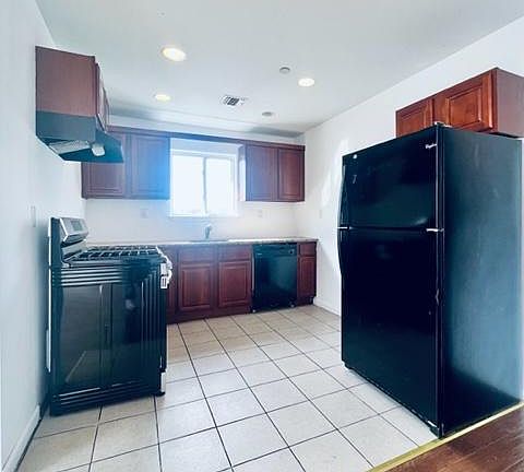 4th image of 107 Scribner Ave #2