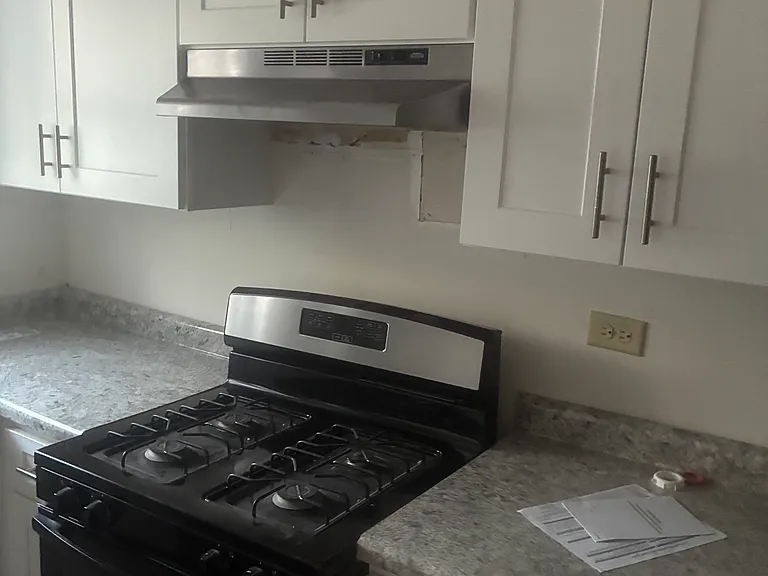 125 Surrey Dr #103 — Photo 2