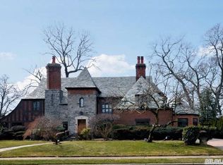 80 Andover Rd, Rockville Centre, NY 11570
