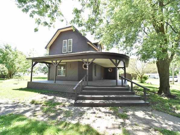 104 E 5th St, Earl Park, IN 47942