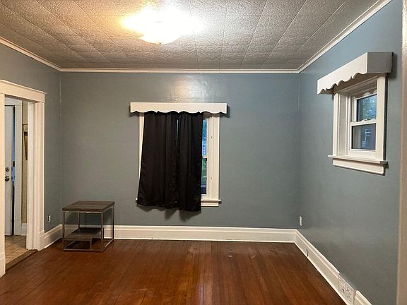 3rd image of 1902 Mackenna Ave