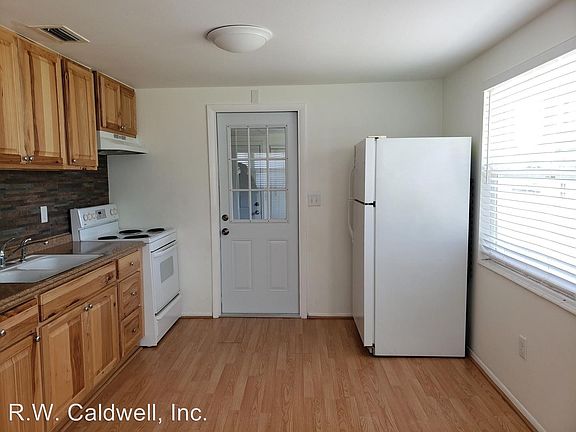 4th image of 701 75th Ave N