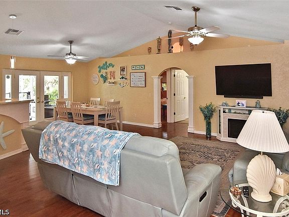 3rd image of 18674 Spruce Dr E