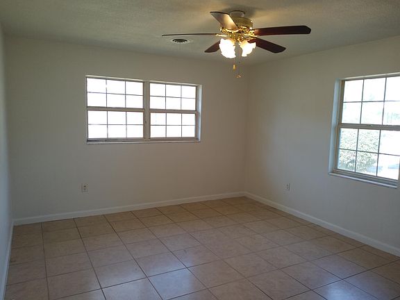 5th image of 3207 19th Ave W