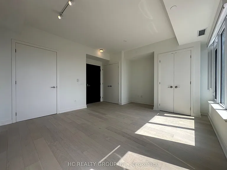 11 Yorkville Ave #2502 — Photo 9