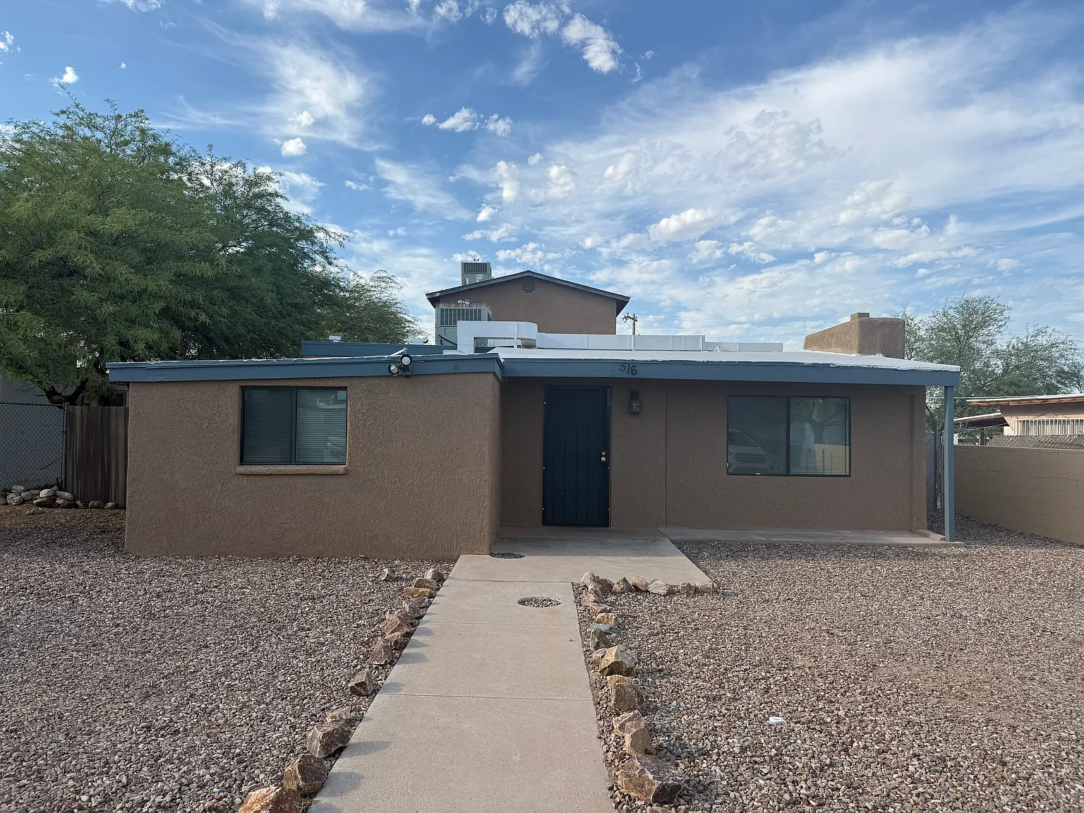 516 E Waverly St — Photo 1