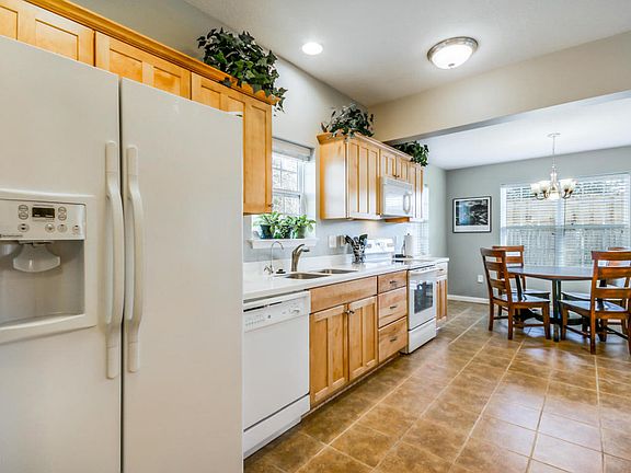3rd image of 1932 Oak Dr #1932