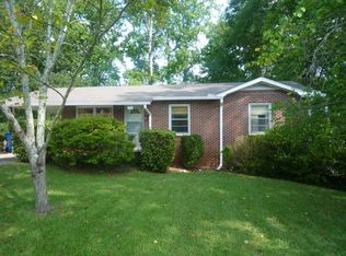 890 Longleaf Dr, Forest Park, GA 30297