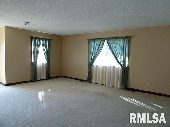 5th image of 450 Southgate Dr