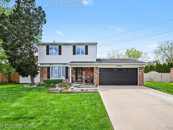 22098 Hillcrest Ct, Woodhaven, MI 48183