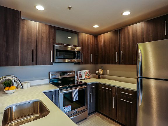 2nd image of 170 Oxford St Unit 405