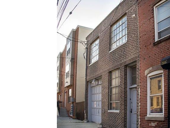 3rd image of 1910 N Marshall St