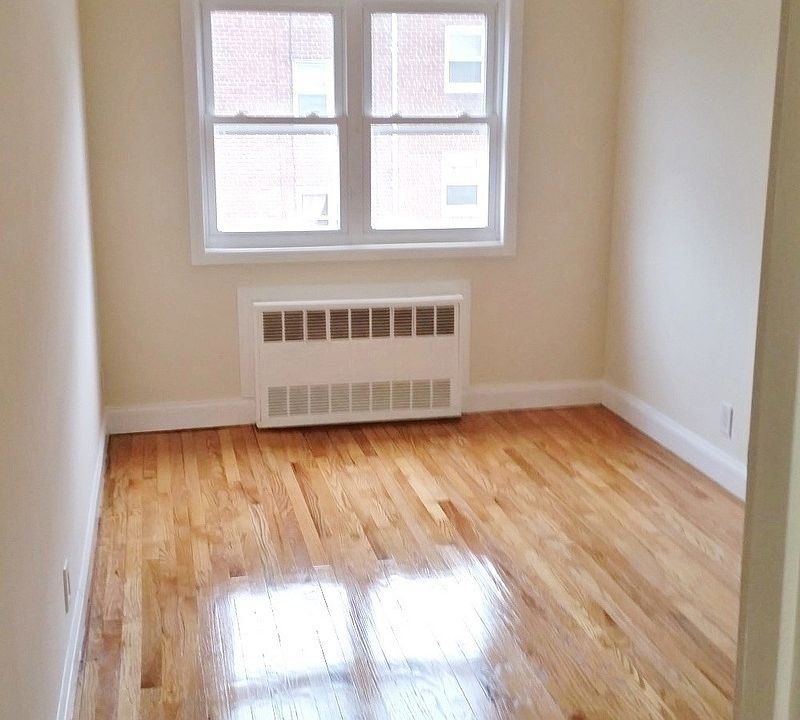 2nd image of 452 E 42nd St