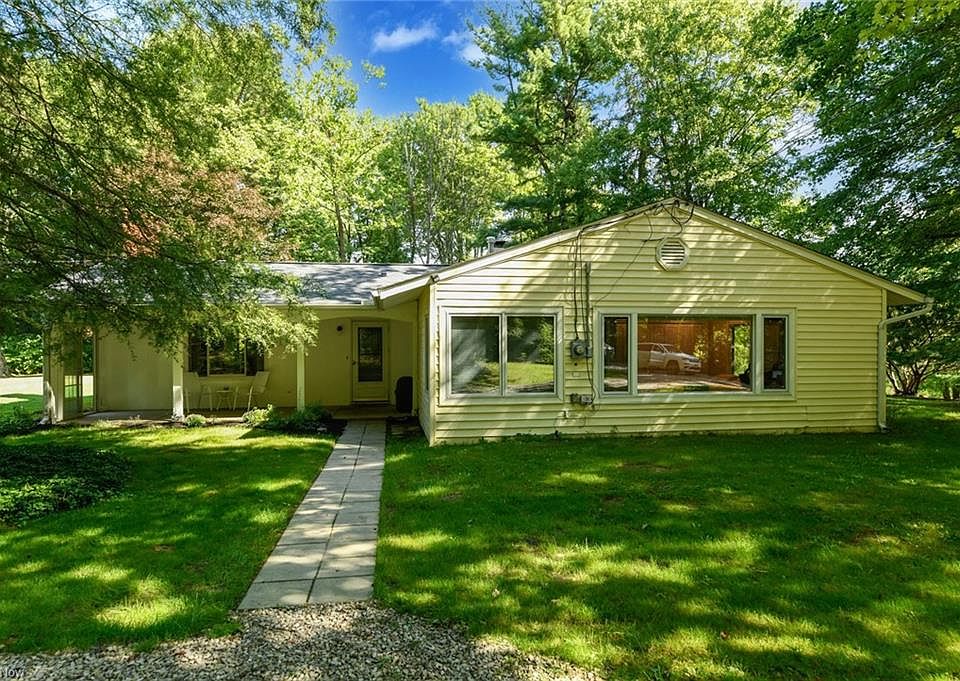 1st image of 3184 Roberts Dr