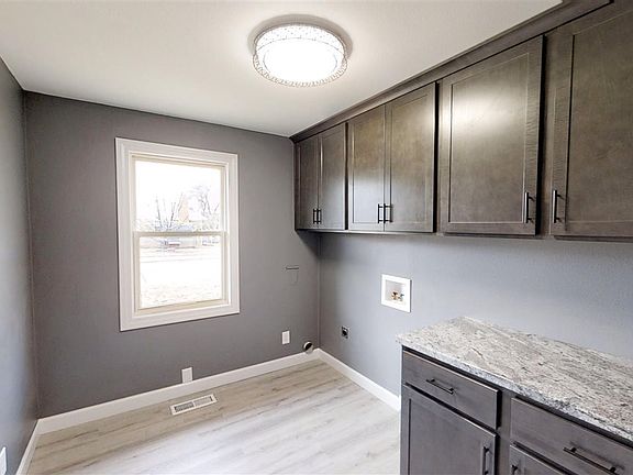 5th image of 2200 Oak St