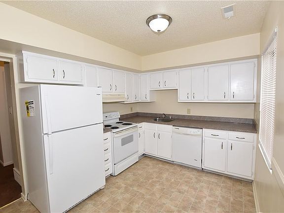 4th image of 6006 Edgelake Dr