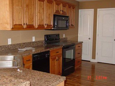 4th image of 651 Village Creek Dr