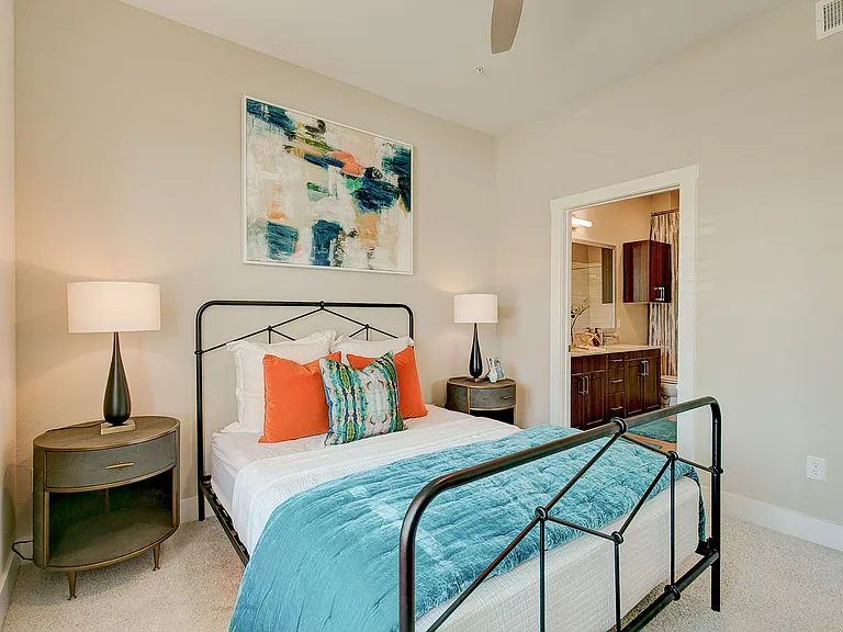 35 West at Champions Circle Apartments — Photo 17