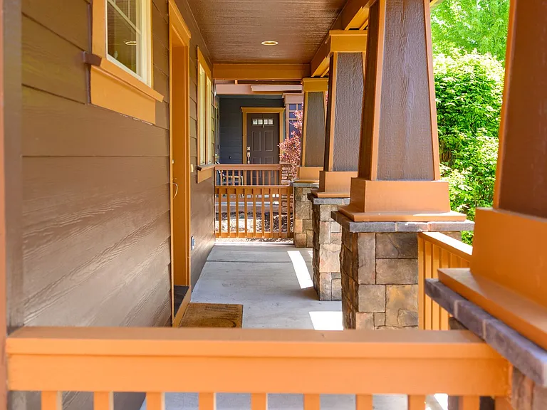 20468 Brentwood Ave — Photo 2