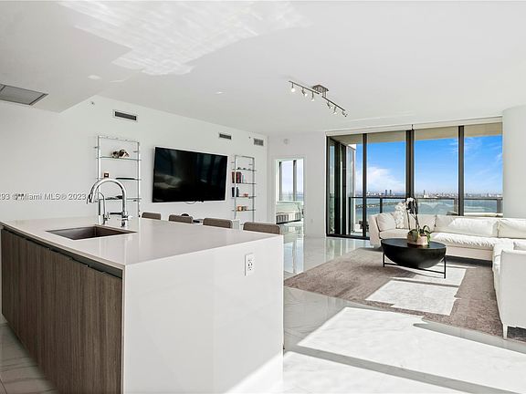 3rd image of 2900 NE 7th Ave Unit 2807