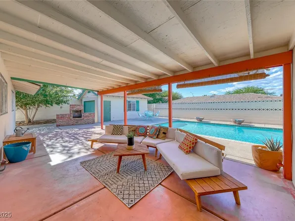 1721 E Oakey Blvd, Las Vegas, NV 89104