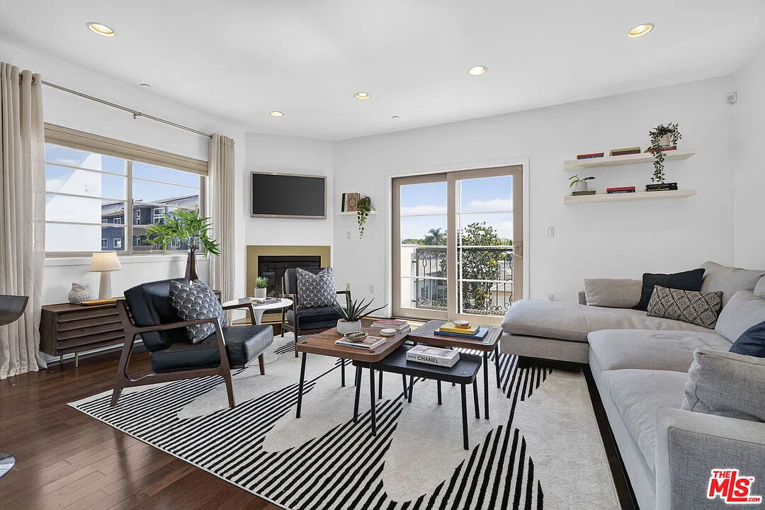 3 bed, 2.0 bath, 1210 sqft, $4,500 — Photo 3