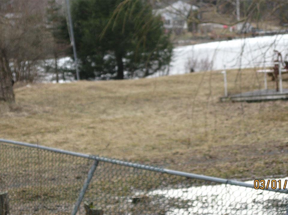 2nd image of 442 Dyken Pond Rd