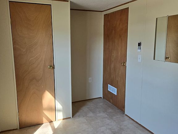 3rd image of 304 E Maxanna Blvd