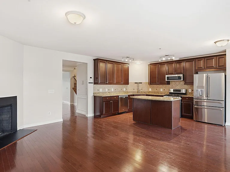 15360 Kensington Park Dr — Photo 11