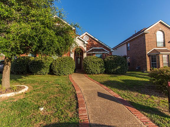 2nd image of 1501 Chateau Ln