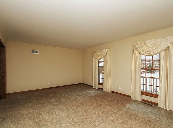 4th image of 1533 Greenbriar Ln