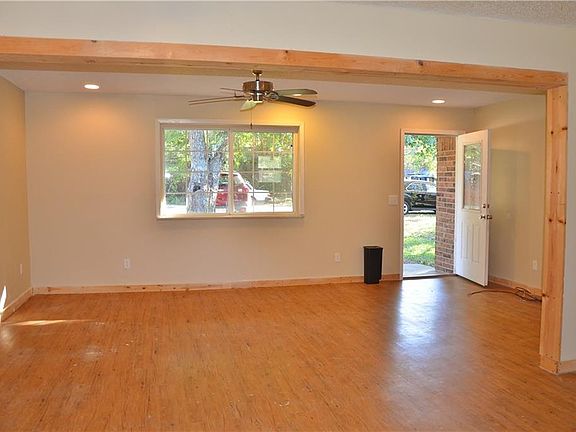 5th image of 104 Southwood St