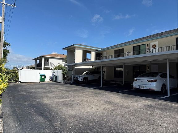 2nd image of 123 SW 47th Ter APT 201