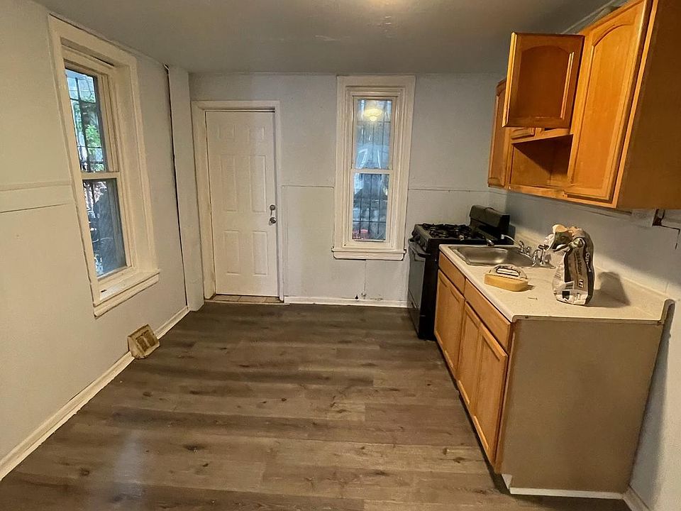 1st image of 817 E Willard St